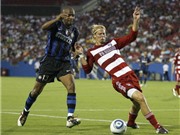 Bóng đá anh, ngoại hạng anh, lịch thi đấu euro 2012, Inter chuyển nhượng: Bán hay không bán?